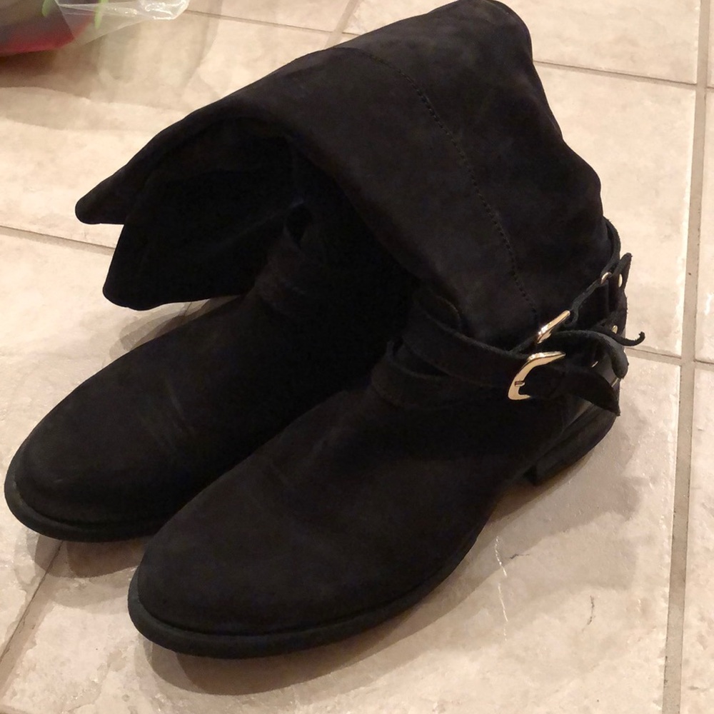 Steve Madden boots with gold detailing 🖤✨